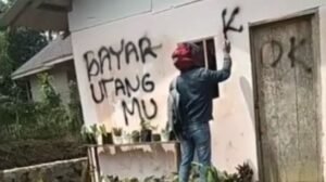 cara melaporkan debitur nakal