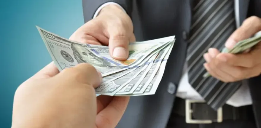 5-cara-menghadapi-penagih-hutang-galak-jangan-beri-informasi-pribadi-wy6huPecFA