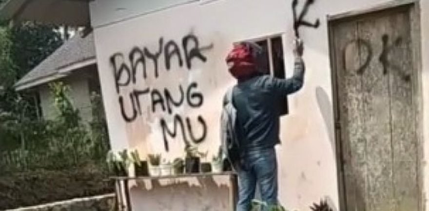 cara melaporkan debitur nakal